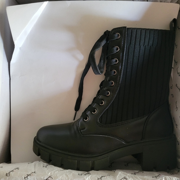 Qupid- Renley-03 black combat boots, size 5 - Picture 2 of 5